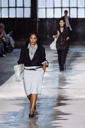 Milan, Italy: Milan, Milan Women s Fashion Week Spring Summer 2026 - Women s Fashion, Spring Summer 2026 - Boss Fashion Show - Catwalk. In the photo: Paloma Elsesser Milan Italy  - ZUMAp169 20250925_zea_p169_1679 Copyright: xAlessandroxBremecx