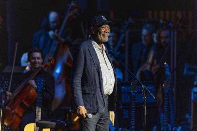 September 25, 2025, St. Petersburg, Florida, USA: Actor Morgan Freeman takes the stage during before announcing his Ground Zero Blues Club performing on stage at the Mahaffey Theater with the Florida Orchestra on Thursday, Sept. 25, 2025 in St. Petersburg. St. Petersburg USA - ZUMAs70_ 20250925_zan_s70_055 Copyright: xLuisxSantanax