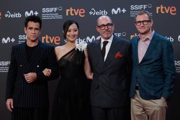 Ballad Of A Small Player - Photocall - 73rd San Sebastian International Film Festival In San Sebastian, Spain, on September 25, Colin Farrell, Fala Chen, Mikel Goodridge, and Edward Berger attend the Red Carpet Ballad of a Small Player during the 73rd San Sebastian Donostia International Film Festival. San sebastian Spain  Copyright: xCOOLMediax originalFilename: coolmedia-notitle221022_npELr.jpg