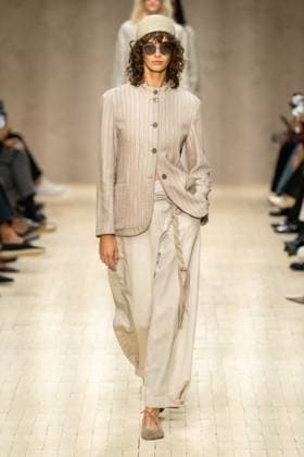 Milan Fashion Week - Women S S 2026 Emporio Armani fashion show Runway Milan, Italy Milan Fashion Week - Women S S 2026 Emporio Armani fashion show Runway Milan, Italy 25th September 2025  Copyright: xMARCOxERBAx