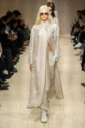 Milan Fashion Week - Women S S 2026 Emporio Armani fashion show Runway Milan, Italy Milan Fashion Week - Women S S 2026 Emporio Armani fashion show Runway Milan, Italy 25th September 2025  Copyright: xMARCOxERBAx