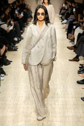 Milan Fashion Week - Women S S 2026 Emporio Armani fashion show Runway Milan, Italy Milan Fashion Week - Women S S 2026 Emporio Armani fashion show Runway Milan, Italy 25th September 2025  Copyright: xMARCOxERBAx