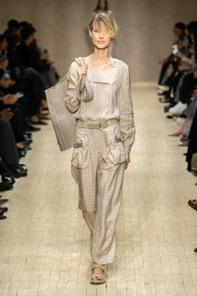 Milan Fashion Week - Women S S 2026 Emporio Armani fashion show Runway Milan, Italy Milan Fashion Week - Women S S 2026 Emporio Armani fashion show Runway Milan, Italy 25th September 2025  Copyright: xMARCOxERBAx