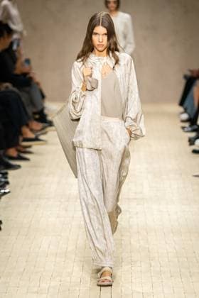 Milan Fashion Week - Women S S 2026 Emporio Armani fashion show Runway Milan, Italy Milan Fashion Week - Women S S 2026 Emporio Armani fashion show Runway Milan, Italy 25th September 2025  Copyright: xMARCOxERBAx