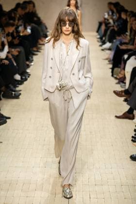 Milan Fashion Week - Women S S 2026 Emporio Armani fashion show Runway Milan, Italy Milan Fashion Week - Women S S 2026 Emporio Armani fashion show Runway Milan, Italy 25th September 2025  Copyright: xMARCOxERBAx