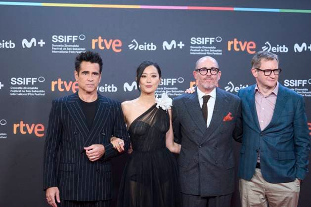 San Sebastian - Ballad of a Small Player Screening Fala Chen, Colin Farrell, Edward Berger attended Ballad of a Small Player Red Carpet during 73rd San Sebastian International Film Festival at Kursaal Theatre on September 25, 2025 in Donostia San Sebastian, Spain Photo by ABACAPRESS.COM San Sebastian Euskadi Spain  Copyright: xABACAx