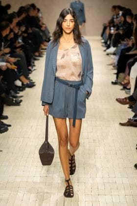 Milan Fashion Week - Women S S 2026 Emporio Armani fashion show Runway Milan, Italy Milan Fashion Week - Women S S 2026 Emporio Armani fashion show Runway Milan, Italy 25th September 2025  Copyright: xMARCOxERBAx