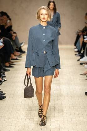 Milan Fashion Week - Women S S 2026 Emporio Armani fashion show Runway Milan, Italy Milan Fashion Week - Women S S 2026 Emporio Armani fashion show Runway Milan, Italy 25th September 2025  Copyright: xMARCOxERBAx
