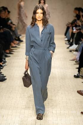 Milan Fashion Week - Women S S 2026 Emporio Armani fashion show Runway Milan, Italy Milan Fashion Week - Women S S 2026 Emporio Armani fashion show Runway Milan, Italy 25th September 2025  Copyright: xMARCOxERBAx