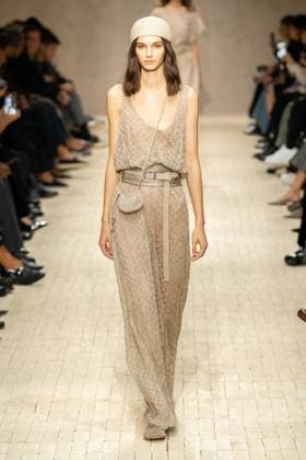 Milan Fashion Week - Women S S 2026 Emporio Armani fashion show Runway Milan, Italy Milan Fashion Week - Women S S 2026 Emporio Armani fashion show Runway Milan, Italy 25th September 2025  Copyright: xMARCOxERBAx