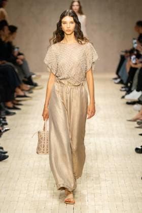 Milan Fashion Week - Women S S 2026 Emporio Armani fashion show Runway Milan, Italy Milan Fashion Week - Women S S 2026 Emporio Armani fashion show Runway Milan, Italy 25th September 2025  Copyright: xMARCOxERBAx