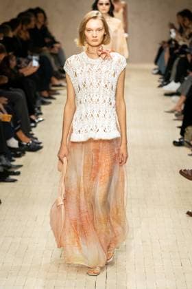 Milan Fashion Week - Women S S 2026 Emporio Armani fashion show Runway Milan, Italy Milan Fashion Week - Women S S 2026 Emporio Armani fashion show Runway Milan, Italy 25th September 2025  Copyright: xMARCOxERBAx