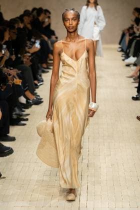 Milan Fashion Week - Women S S 2026 Emporio Armani fashion show Runway Milan, Italy Milan Fashion Week - Women S S 2026 Emporio Armani fashion show Runway Milan, Italy 25th September 2025  Copyright: xMARCOxERBAx