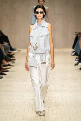 Milan Fashion Week - Women S S 2026 Emporio Armani fashion show Runway Milan, Italy Milan Fashion Week - Women S S 2026 Emporio Armani fashion show Runway Milan, Italy 25th September 2025  Copyright: xMARCOxERBAx