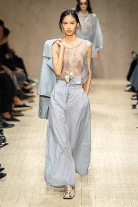 Milan Fashion Week - Women S S 2026 Emporio Armani fashion show Runway Milan, Italy Milan Fashion Week - Women S S 2026 Emporio Armani fashion show Runway Milan, Italy 25th September 2025  Copyright: xMARCOxERBAx
