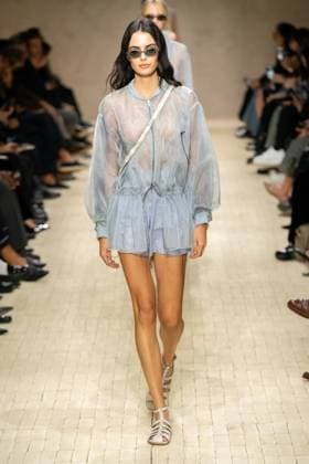 Milan Fashion Week - Women S S 2026 Emporio Armani fashion show Runway Milan, Italy Milan Fashion Week - Women S S 2026 Emporio Armani fashion show Runway Milan, Italy 25th September 2025  Copyright: xMARCOxERBAx