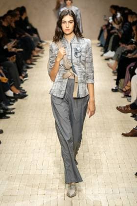 Milan Fashion Week - Women S S 2026 Emporio Armani fashion show Runway Milan, Italy Milan Fashion Week - Women S S 2026 Emporio Armani fashion show Runway Milan, Italy 25th September 2025  Copyright: xMARCOxERBAx
