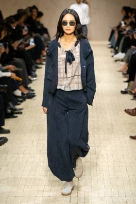 Milan Fashion Week - Women S S 2026 Emporio Armani fashion show Runway Milan, Italy Milan Fashion Week - Women S S 2026 Emporio Armani fashion show Runway Milan, Italy 25th September 2025  Copyright: xMARCOxERBAx