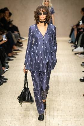 Milan Fashion Week - Women S S 2026 Emporio Armani fashion show Runway Milan, Italy Milan Fashion Week - Women S S 2026 Emporio Armani fashion show Runway Milan, Italy 25th September 2025  Copyright: xMARCOxERBAx