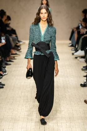 Milan Fashion Week - Women S S 2026 Emporio Armani fashion show Runway Milan, Italy Milan Fashion Week - Women S S 2026 Emporio Armani fashion show Runway Milan, Italy 25th September 2025  Copyright: xMARCOxERBAx