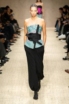 Milan Fashion Week - Women S S 2026 Emporio Armani fashion show Runway Milan, Italy Milan Fashion Week - Women S S 2026 Emporio Armani fashion show Runway Milan, Italy 25th September 2025  Copyright: xMARCOxERBAx