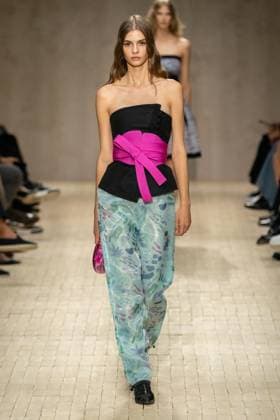 Milan Fashion Week - Women S S 2026 Emporio Armani fashion show Runway Milan, Italy Milan Fashion Week - Women S S 2026 Emporio Armani fashion show Runway Milan, Italy 25th September 2025  Copyright: xMARCOxERBAx
