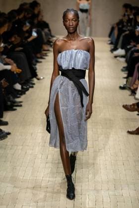 Milan Fashion Week - Women S S 2026 Emporio Armani fashion show Runway Milan, Italy Milan Fashion Week - Women S S 2026 Emporio Armani fashion show Runway Milan, Italy 25th September 2025  Copyright: xMARCOxERBAx