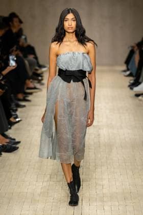 Milan Fashion Week - Women S S 2026 Emporio Armani fashion show Runway Milan, Italy Milan Fashion Week - Women S S 2026 Emporio Armani fashion show Runway Milan, Italy 25th September 2025  Copyright: xMARCOxERBAx