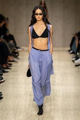 Milan Fashion Week - Women S S 2026 Emporio Armani fashion show Runway Milan, Italy Milan Fashion Week - Women S S 2026 Emporio Armani fashion show Runway Milan, Italy 25th September 2025  Copyright: xMARCOxERBAx