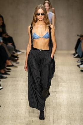 Milan Fashion Week - Women S S 2026 Emporio Armani fashion show Runway Milan, Italy Milan Fashion Week - Women S S 2026 Emporio Armani fashion show Runway Milan, Italy 25th September 2025  Copyright: xMARCOxERBAx