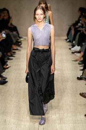 Milan Fashion Week - Women S S 2026 Emporio Armani fashion show Runway Milan, Italy Milan Fashion Week - Women S S 2026 Emporio Armani fashion show Runway Milan, Italy 25th September 2025  Copyright: xMARCOxERBAx
