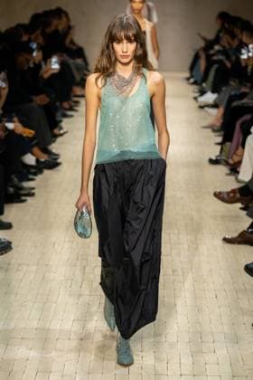 Milan Fashion Week - Women S S 2026 Emporio Armani fashion show Runway Milan, Italy Milan Fashion Week - Women S S 2026 Emporio Armani fashion show Runway Milan, Italy 25th September 2025  Copyright: xMARCOxERBAx