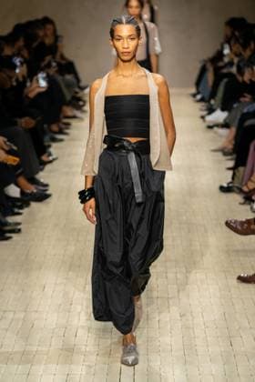 Milan Fashion Week - Women S S 2026 Emporio Armani fashion show Runway Milan, Italy Milan Fashion Week - Women S S 2026 Emporio Armani fashion show Runway Milan, Italy 25th September 2025  Copyright: xMARCOxERBAx