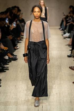 Milan Fashion Week - Women S S 2026 Emporio Armani fashion show Runway Milan, Italy Milan Fashion Week - Women S S 2026 Emporio Armani fashion show Runway Milan, Italy 25th September 2025  Copyright: xMARCOxERBAx