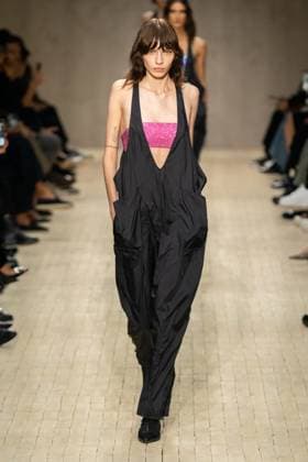 Milan Fashion Week - Women S S 2026 Emporio Armani fashion show Runway Milan, Italy Milan Fashion Week - Women S S 2026 Emporio Armani fashion show Runway Milan, Italy 25th September 2025  Copyright: xMARCOxERBAx