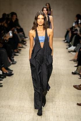 Milan Fashion Week - Women S S 2026 Emporio Armani fashion show Runway Milan, Italy Milan Fashion Week - Women S S 2026 Emporio Armani fashion show Runway Milan, Italy 25th September 2025  Copyright: xMARCOxERBAx