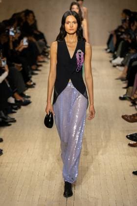 Milan Fashion Week - Women S S 2026 Emporio Armani fashion show Runway Milan, Italy Milan Fashion Week - Women S S 2026 Emporio Armani fashion show Runway Milan, Italy 25th September 2025  Copyright: xMARCOxERBAx