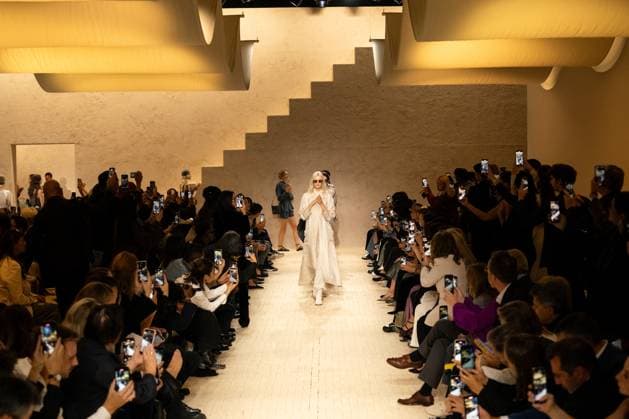 Milan Fashion Week - Women S S 2026 Emporio Armani fashion show Runway Milan, Italy Milan Fashion Week - Women S S 2026 Emporio Armani fashion show Runway Milan, Italy 25th September 2025  Copyright: xMARCOxERBAx