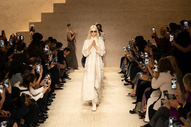 Milan Fashion Week - Women S S 2026 Emporio Armani fashion show Runway Milan, Italy Milan Fashion Week - Women S S 2026 Emporio Armani fashion show Runway Milan, Italy 25th September 2025  Copyright: xMARCOxERBAx