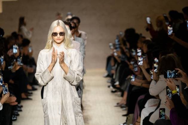 Milan Fashion Week - Women S S 2026 Emporio Armani fashion show Runway Milan, Italy Milan Fashion Week - Women S S 2026 Emporio Armani fashion show Runway Milan, Italy 25th September 2025  Copyright: xMARCOxERBAx