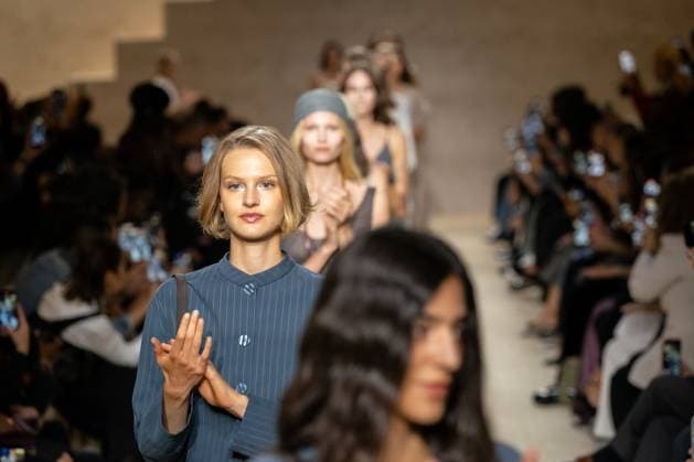 Milan Fashion Week - Women S S 2026 Emporio Armani fashion show Runway Milan, Italy Milan Fashion Week - Women S S 2026 Emporio Armani fashion show Runway Milan, Italy 25th September 2025  Copyright: xMARCOxERBAx