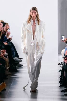 Milan Fashion Week - Women S S 2026 Francesco Murano Fashion Show Runway Milan, Italy Clara Heitkamp Milan Fashion Week - Women S S 2026 Francesco Murano Fashion Show Runway Milan, Italy 25th September 2025  Copyright: xx
