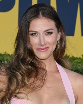 September 25, 2025, Pasadena, California, USA: American actress and producer PERRY MATTFELD attends the Red Carpet World Premiere of HuluÃ¢â‚¬â ¢s Ã¢â‚¬oeChad Powers. Pasadena USA - ZUMAb173 20250925_aap_b173_009 Copyright: xBillyxBennightx