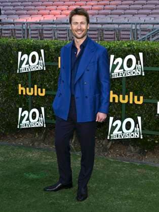 September 25, 2025, Pasadena, California, USA: American actor, producer, screenwriter, and stunt performer GLEN POWELL attends the Red Carpet World Premiere of HuluÃ¢â‚¬â ¢s Ã¢â‚¬oeChad Powers. Pasadena USA - ZUMAb173 20250925_aap_b173_019 Copyright: xBillyxBennightx