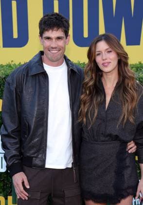 Los Angeles premiere of Hulu s Chad Powers at the Rose Bowl Stadium Featuring: Tanner Novlan, Kayla Ewell Where: Los Angeles, California, United States When: 25 Sep 2025 Credit: Faye s Vision Cover Images EDITORIAL USE ONLY. NOT FOR USE BY NEWSPAPERS BASED IN THE UK. Copyright: xx coverimg55125387