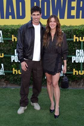 Los Angeles premiere of Hulu s Chad Powers at the Rose Bowl Stadium Featuring: Tanner Novlan, Kayla Ewell Where: Los Angeles, California, United States When: 25 Sep 2025 Credit: Faye s Vision Cover Images EDITORIAL USE ONLY. NOT FOR USE BY NEWSPAPERS BASED IN THE UK. Copyright: xx coverimg55125383