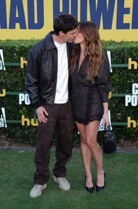 Los Angeles premiere of Hulu s Chad Powers at the Rose Bowl Stadium Featuring: Tanner Novlan, Kayla Ewell Where: Los Angeles, California, United States When: 25 Sep 2025 Credit: Faye s Vision Cover Images EDITORIAL USE ONLY. NOT FOR USE BY NEWSPAPERS BASED IN THE UK. Copyright: xx coverimg55125386
