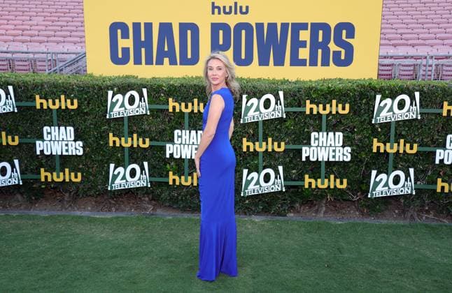 Los Angeles premiere of Hulu s Chad Powers at the Rose Bowl Stadium Featuring: Wynn Everett Where: Los Angeles, California, United States When: 25 Sep 2025 Credit: Faye s Vision Cover Images EDITORIAL USE ONLY. NOT FOR USE BY NEWSPAPERS BASED IN THE UK. Copyright: xx coverimg55125332