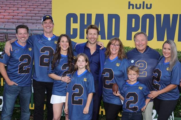Los Angeles premiere of Hulu s Chad Powers at the Rose Bowl Stadium Featuring: Cyndy Powell, Glen Powell, Glen Powell Sr. Where: Los Angeles, California, United States When: 25 Sep 2025 Credit: Faye s Vision Cover Images EDITORIAL USE ONLY. NOT FOR USE BY NEWSPAPERS BASED IN THE UK. Copyright: xx coverimg55125249
