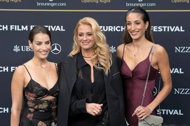 Lara Wolf, Christa Rigozzi and Sara Leutenegger at the festival opening with the premiere of the feature film Splitsville at the 21 Zurich Film Festival 2025 in the Kongresssaal Zurich, 25 09 2025 Foto:xA.xRaemyx xFuturexImagex splittsville_5924